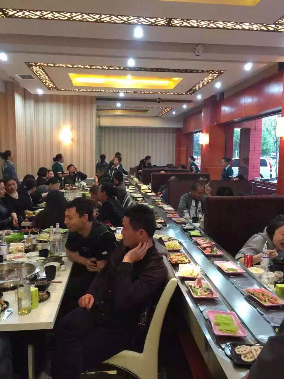 回轉(zhuǎn)自助火鍋設(shè)備